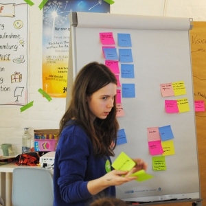 Nachgefragt Hoch Drei - Schülerin beim Design Thinking Workshop